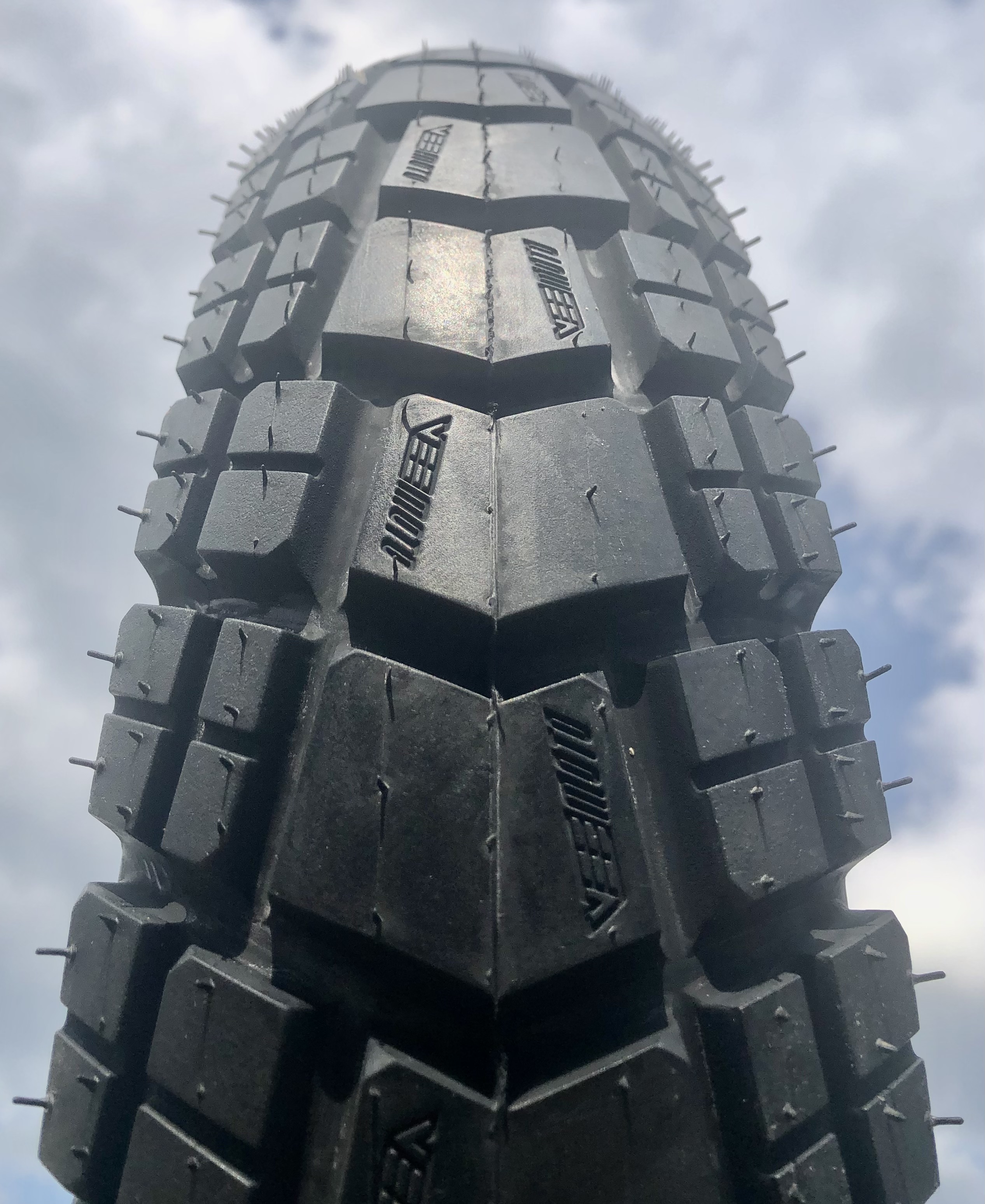 204 Vee Rubber E-Huntsman Reifen 20 x 4.0  Zoll schwarz