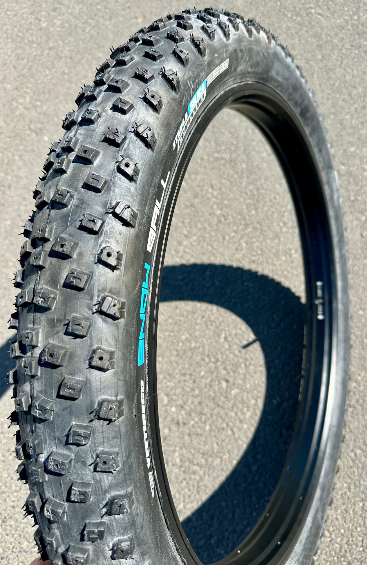 Vee Rubber Snow Ball Reifen 27.5 x 4.0 schwarz