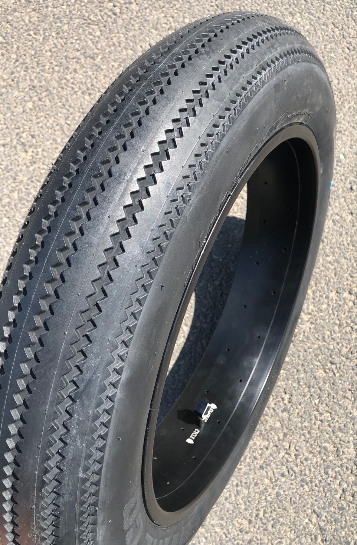 204 Reifen Zig Zag 20 x 4.0  B-Proof