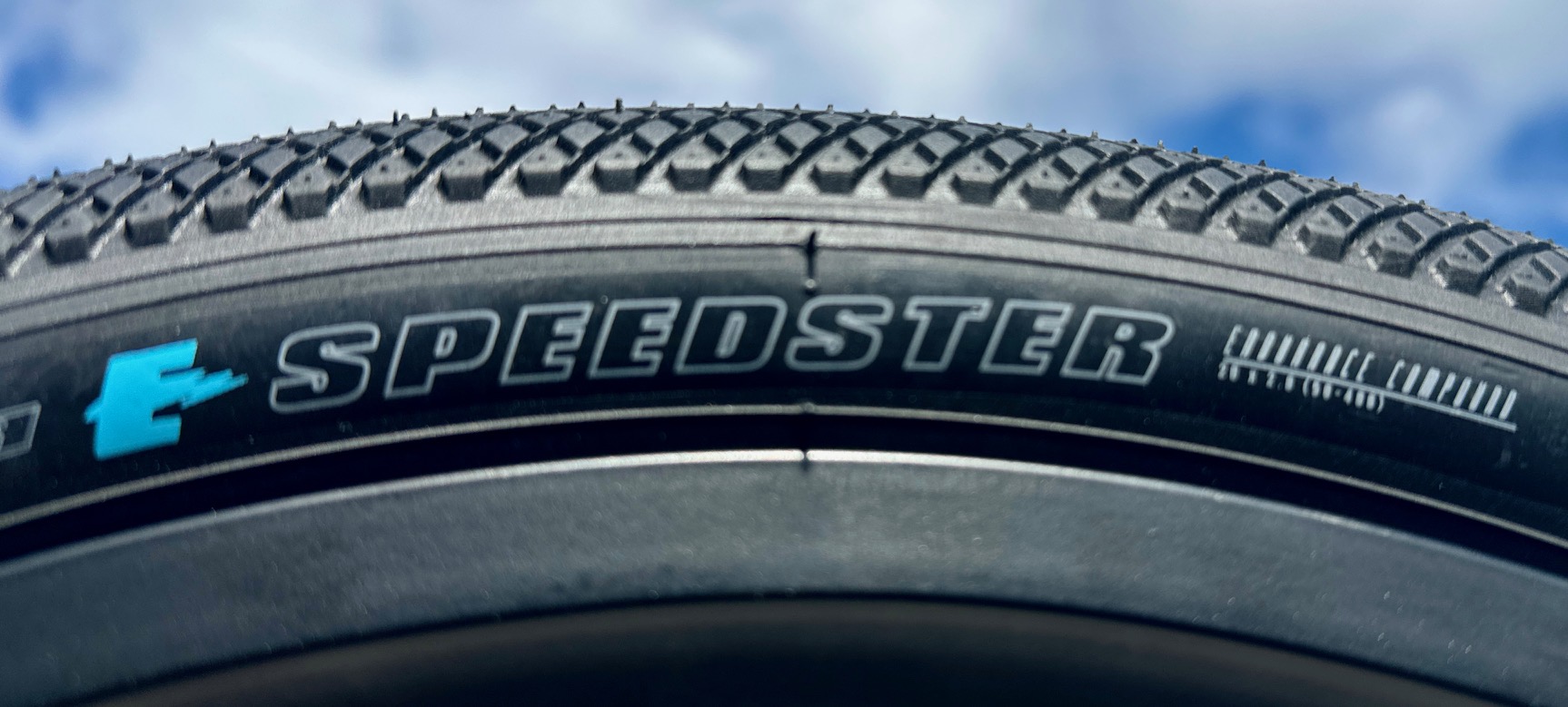 Vee Rubber E-Speedster Cargo Reifen 20 x 2.0 schwarz mit Reflexstreifen