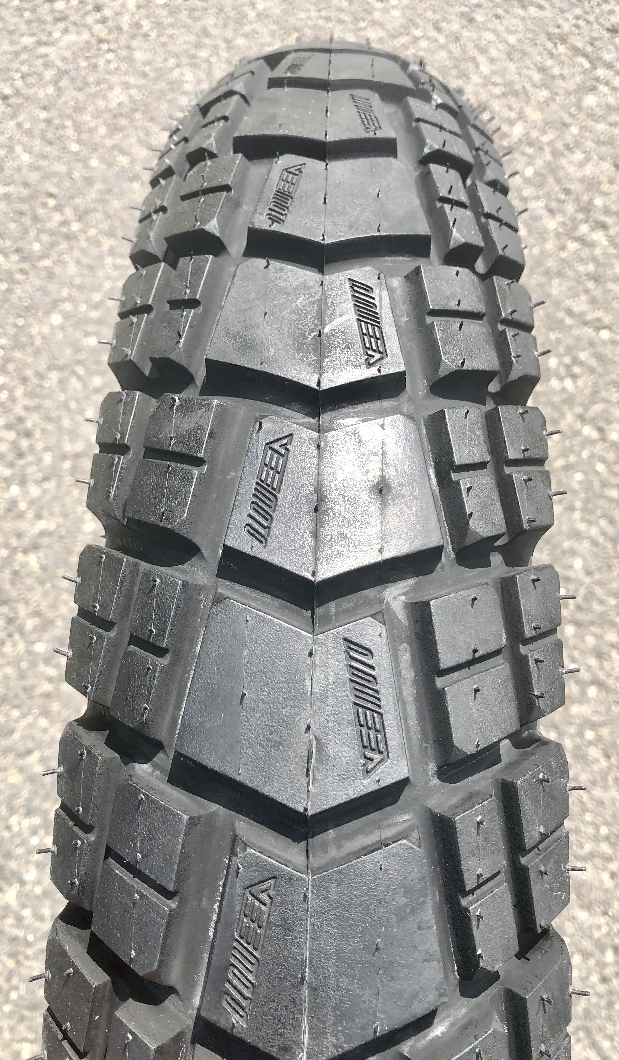 204 Vee Rubber E-Huntsman Reifen 20 x 4.0  Zoll schwarz