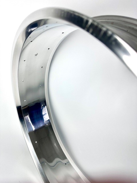 Alufelge 24 Zoll 133 mm poiert