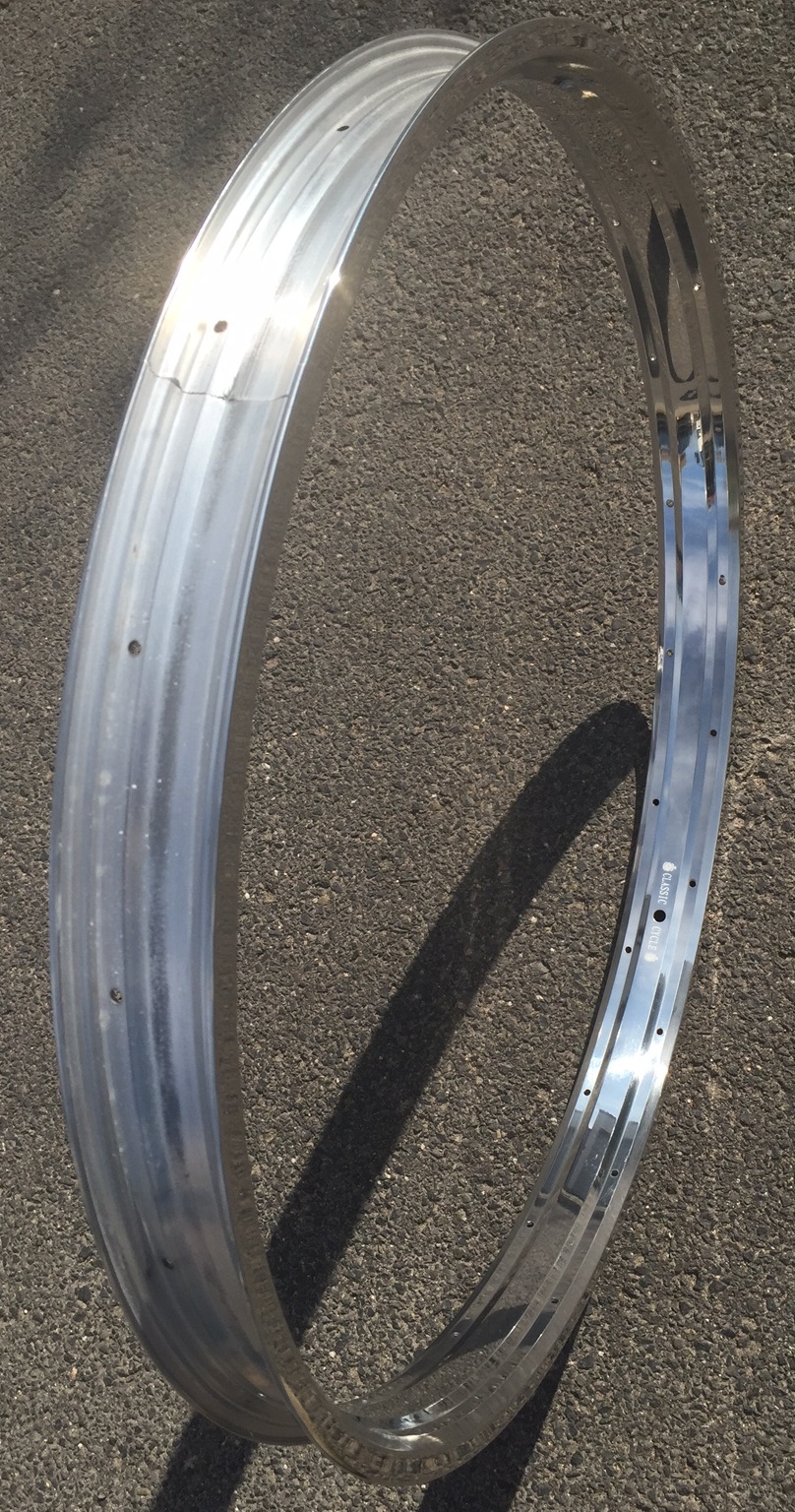 Alufelge 28 Zoll 57 mm hochglanzpoliert