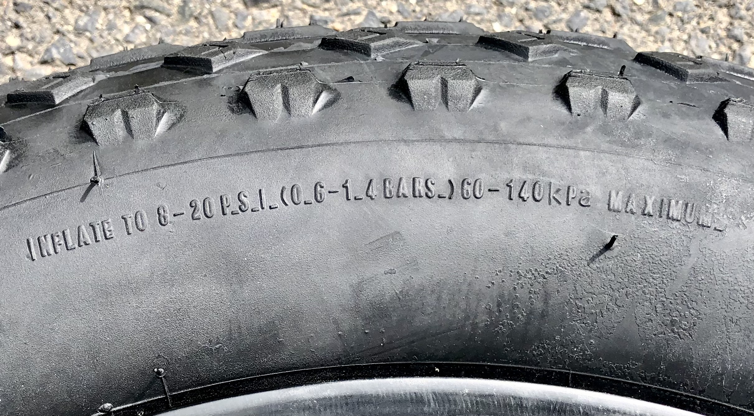 204 Vee Rubber Mission Command Reifen 20 x 4 schwarz