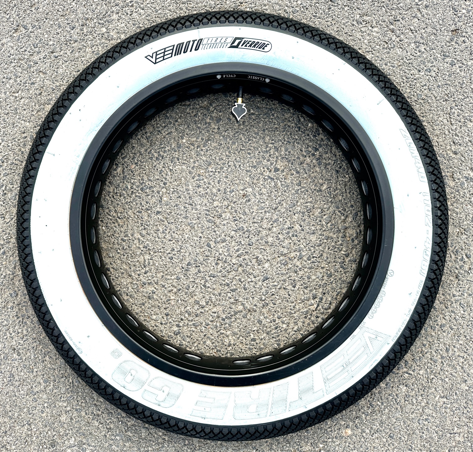 204 Vee Rubber E-Speedster Weißwand Reifen 20 x 4.0 Zoll