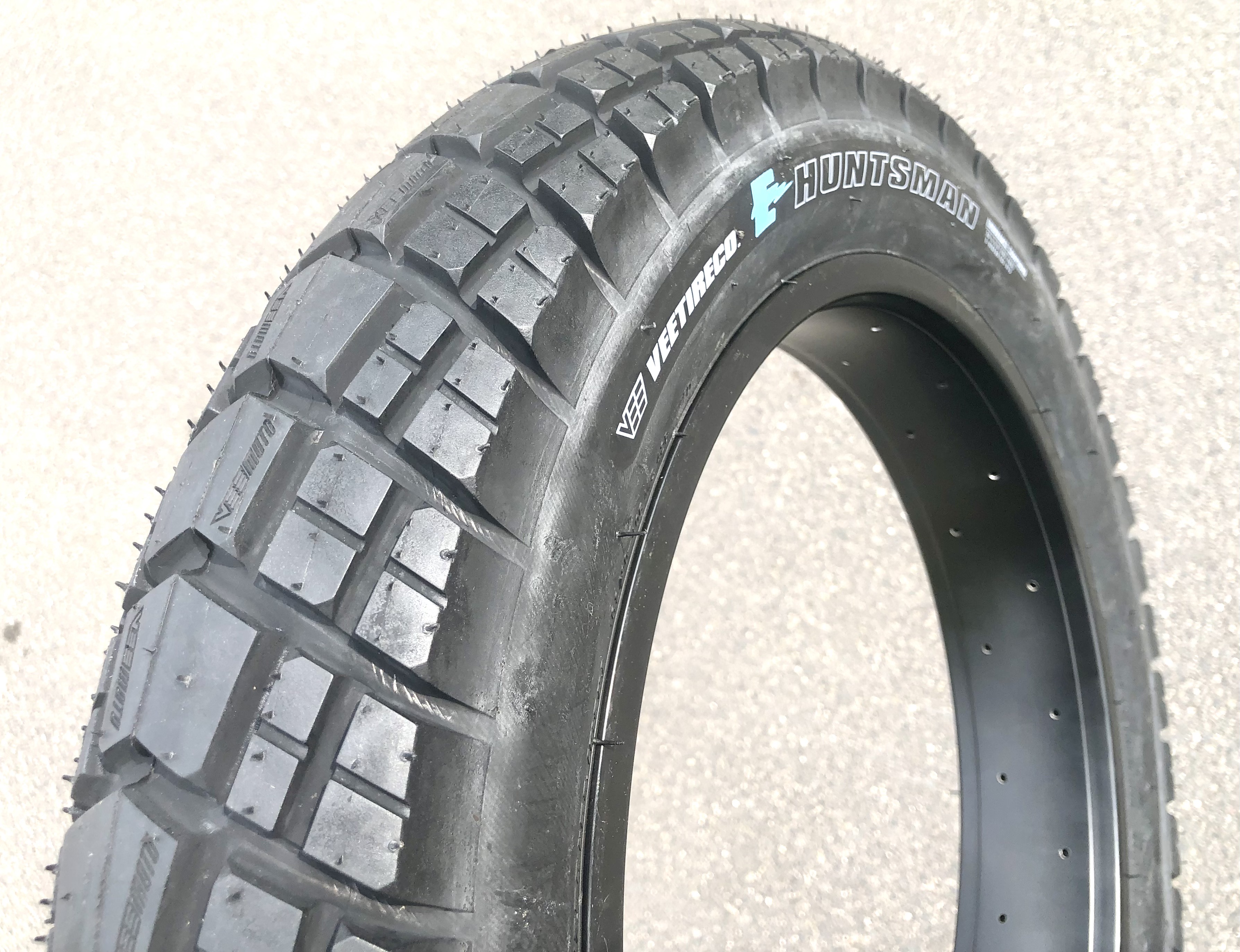 204 Vee Rubber E-Huntsman Reifen 20 x 4.0  Zoll schwarz