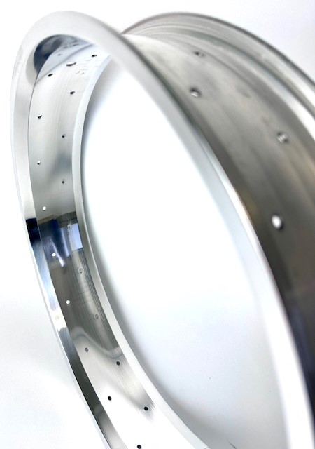 Alufelge 20 Zoll 85 mm poliert